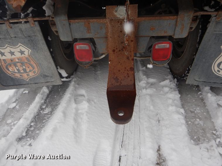 image for item DH6331 1985 International F2275 flat bed truck