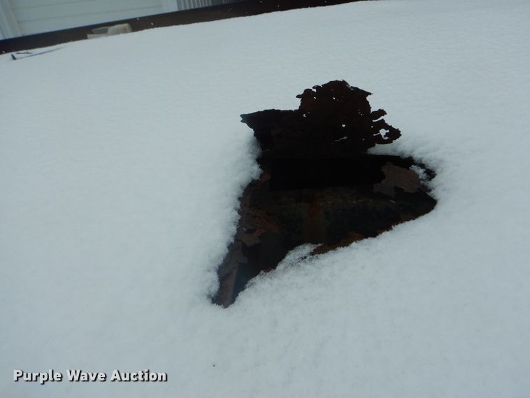 image for item DH6331 1985 International F2275 flat bed truck