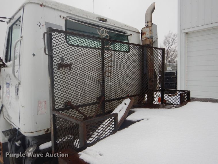 image for item DH6331 1985 International F2275 flat bed truck