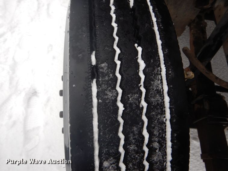 image for item DH6331 1985 International F2275 flat bed truck