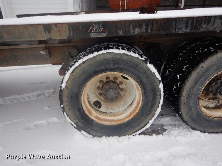 image for item DH6331 1985 International F2275 flat bed truck