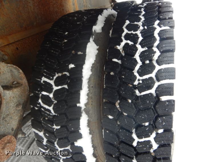 image for item DH6331 1985 International F2275 flat bed truck