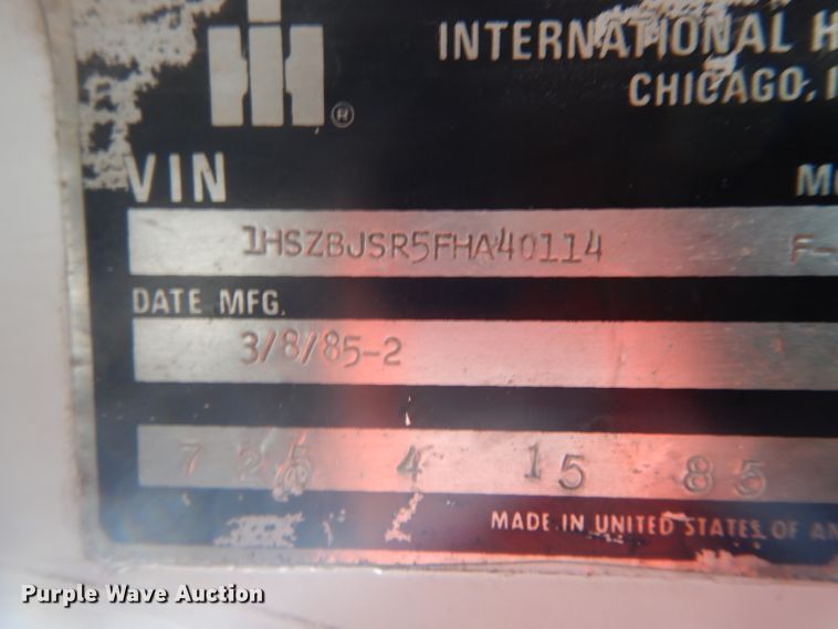 image for item DH6331 1985 International F2275 flat bed truck