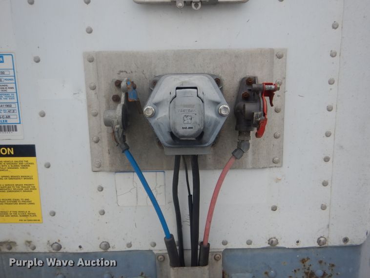 image for item DH6334 2001 Stoughton AVW-535T-S-C-AR dry van trailer