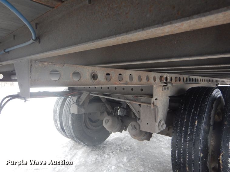 image for item DH6334 2001 Stoughton AVW-535T-S-C-AR dry van trailer