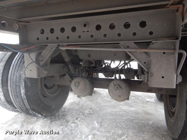 image for item DH6334 2001 Stoughton AVW-535T-S-C-AR dry van trailer