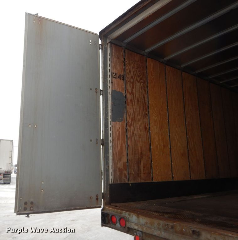 image for item DH6334 2001 Stoughton AVW-535T-S-C-AR dry van trailer