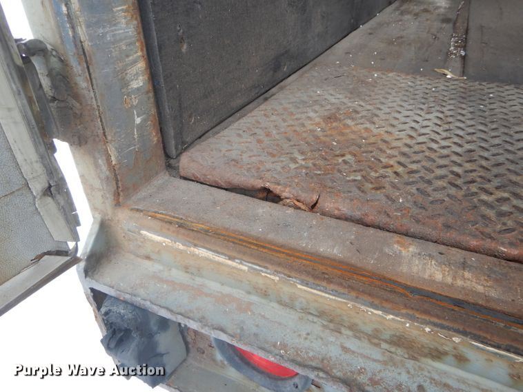 image for item DH6334 2001 Stoughton AVW-535T-S-C-AR dry van trailer