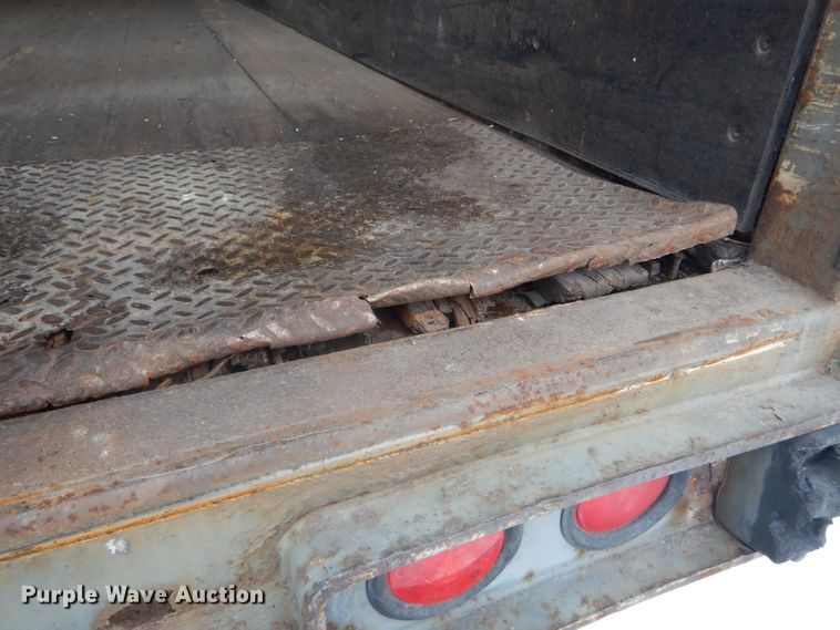 image for item DH6334 2001 Stoughton AVW-535T-S-C-AR dry van trailer