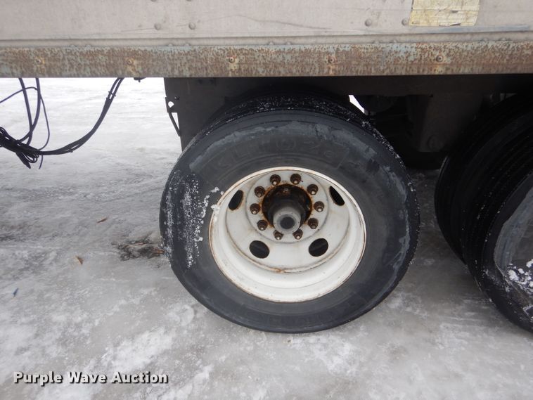 image for item DH6334 2001 Stoughton AVW-535T-S-C-AR dry van trailer