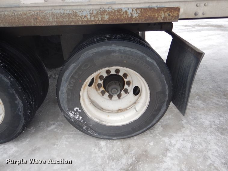 image for item DH6334 2001 Stoughton AVW-535T-S-C-AR dry van trailer