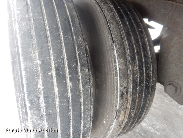 image for item DH6334 2001 Stoughton AVW-535T-S-C-AR dry van trailer