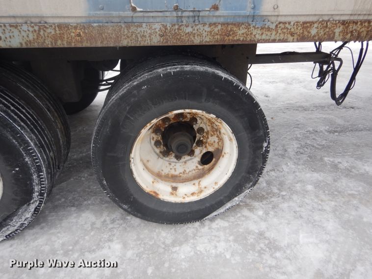 image for item DH6334 2001 Stoughton AVW-535T-S-C-AR dry van trailer