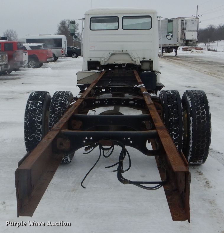 image for item DH6335 1998 Freightliner FL70 truck cab and chassis