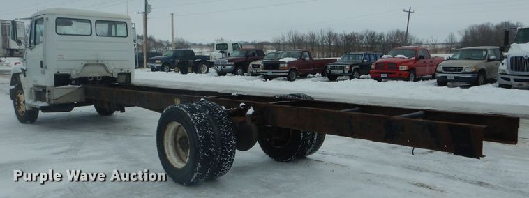 image for item DH6335 1998 Freightliner FL70 truck cab and chassis