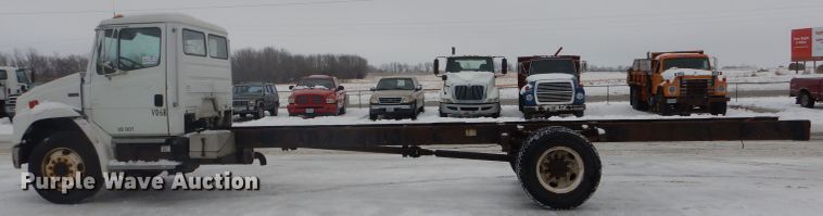 image for item DH6335 1998 Freightliner FL70 truck cab and chassis