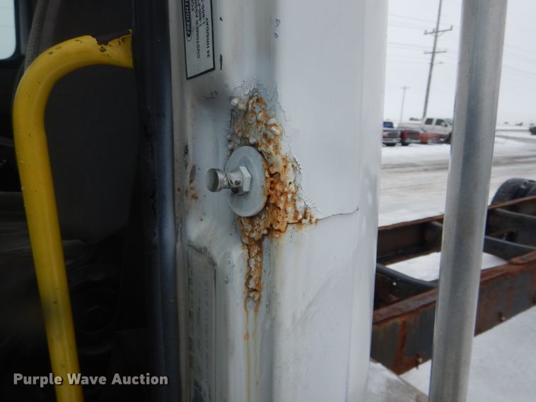 image for item DH6335 1998 Freightliner FL70 truck cab and chassis