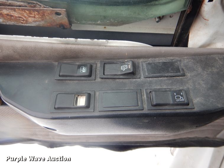 image for item DH6335 1998 Freightliner FL70 truck cab and chassis