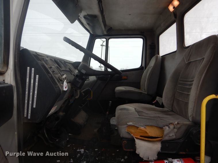 image for item DH6335 1998 Freightliner FL70 truck cab and chassis