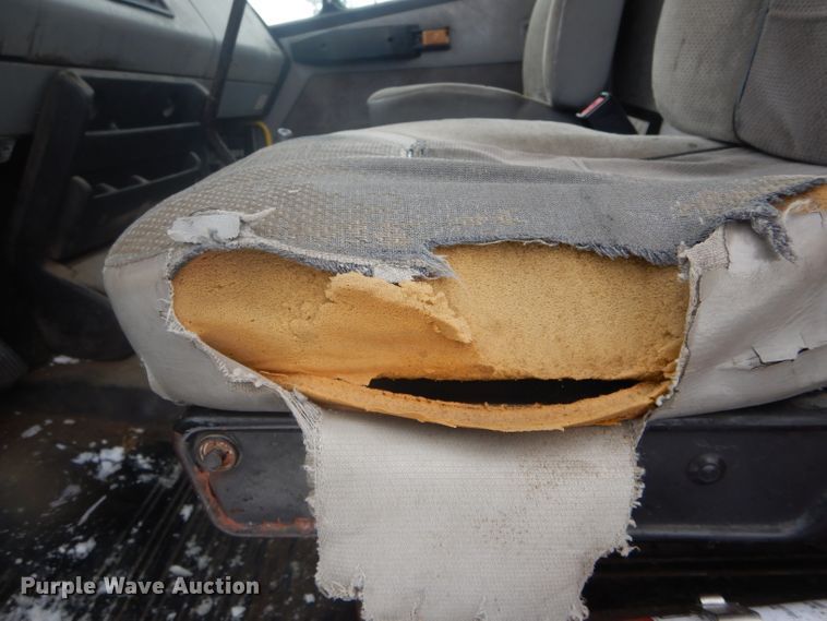 image for item DH6335 1998 Freightliner FL70 truck cab and chassis