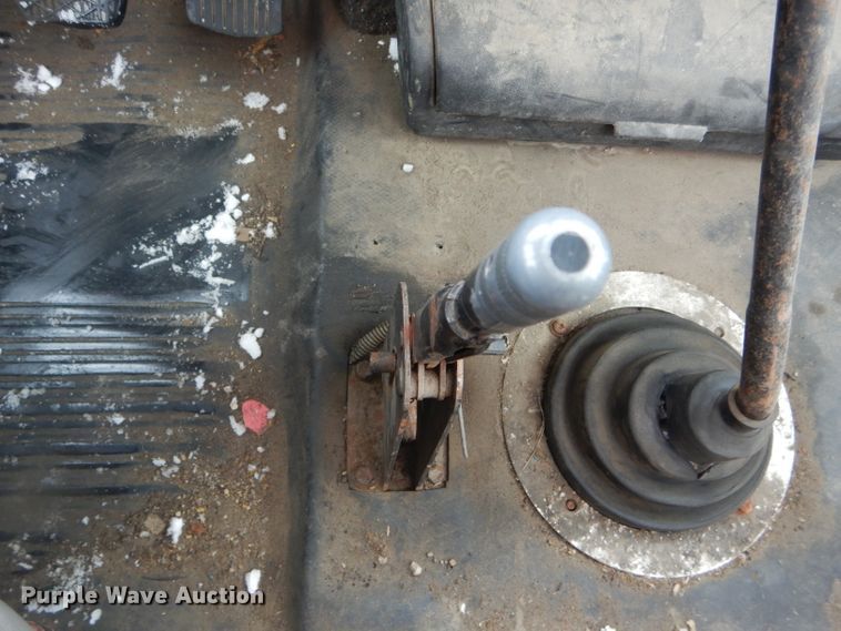 image for item DH6335 1998 Freightliner FL70 truck cab and chassis