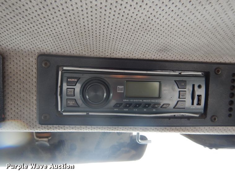 image for item DH6335 1998 Freightliner FL70 truck cab and chassis