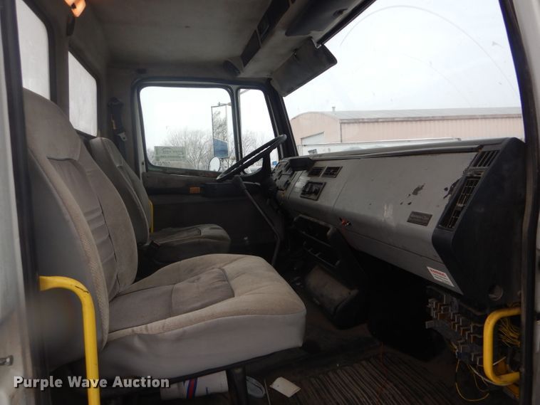 image for item DH6335 1998 Freightliner FL70 truck cab and chassis