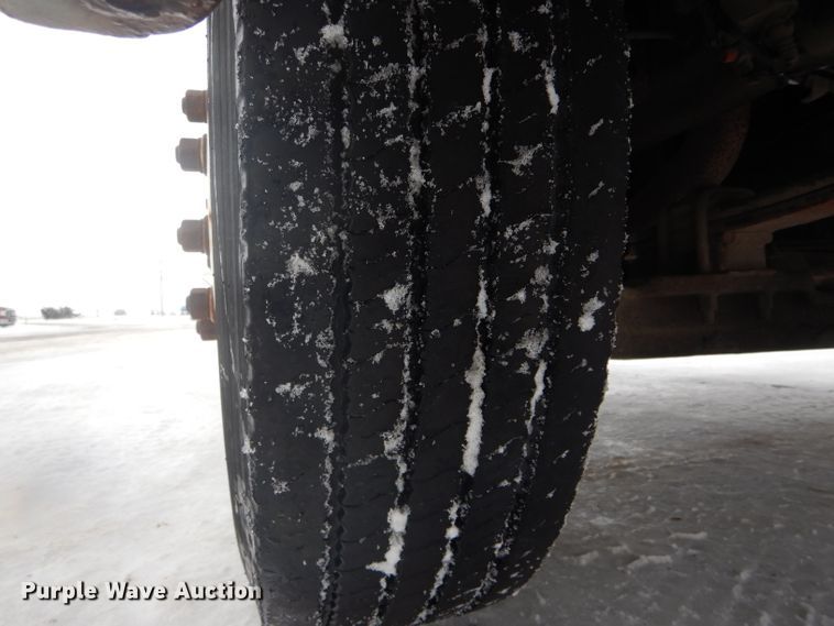 image for item DH6335 1998 Freightliner FL70 truck cab and chassis