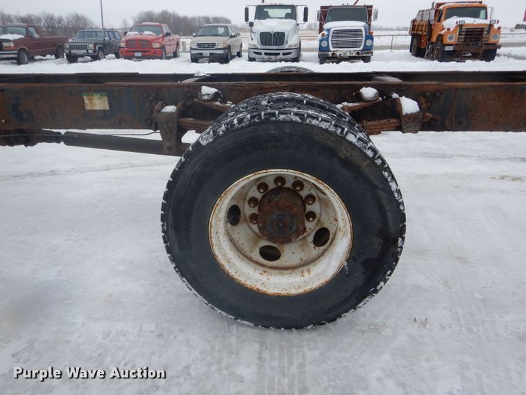 image for item DH6335 1998 Freightliner FL70 truck cab and chassis