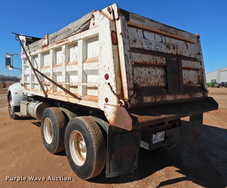 image for item DI0023 2005 Peterbilt 335 dump truck