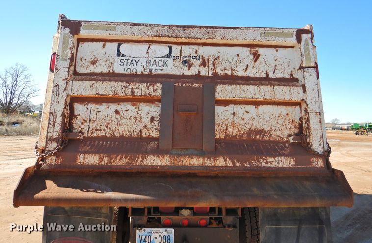 image for item DI0023 2005 Peterbilt 335 dump truck