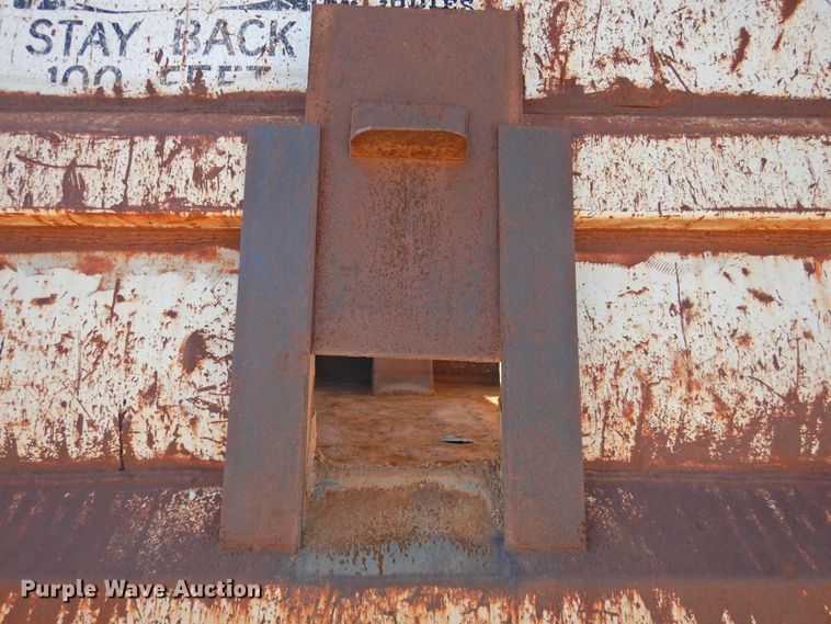 image for item DI0023 2005 Peterbilt 335 dump truck