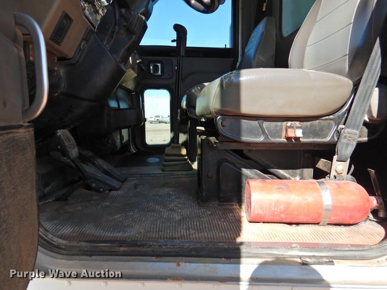 image for item DI0023 2005 Peterbilt 335 dump truck