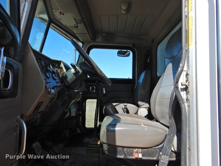 image for item DI0023 2005 Peterbilt 335 dump truck