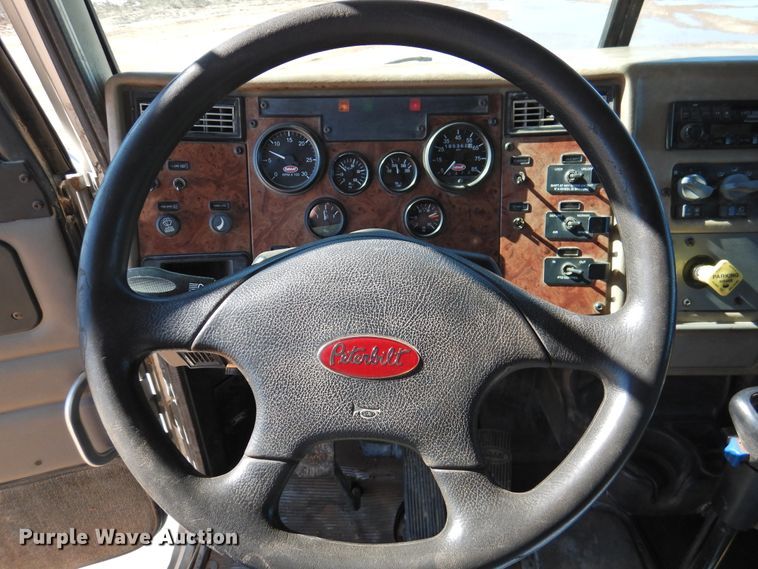 image for item DI0023 2005 Peterbilt 335 dump truck