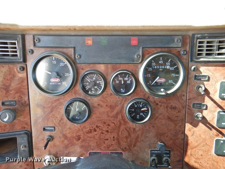 image for item DI0023 2005 Peterbilt 335 dump truck