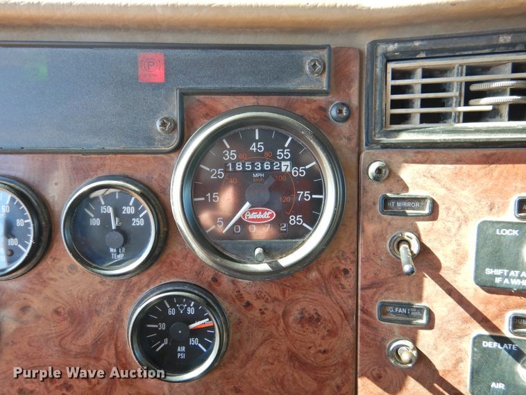 image for item DI0023 2005 Peterbilt 335 dump truck