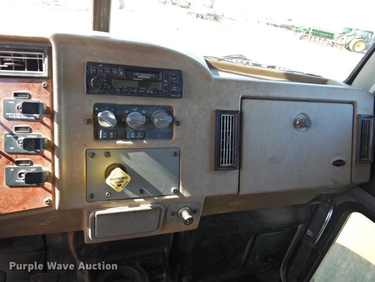 image for item DI0023 2005 Peterbilt 335 dump truck