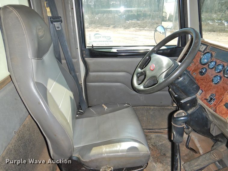 image for item DI0023 2005 Peterbilt 335 dump truck