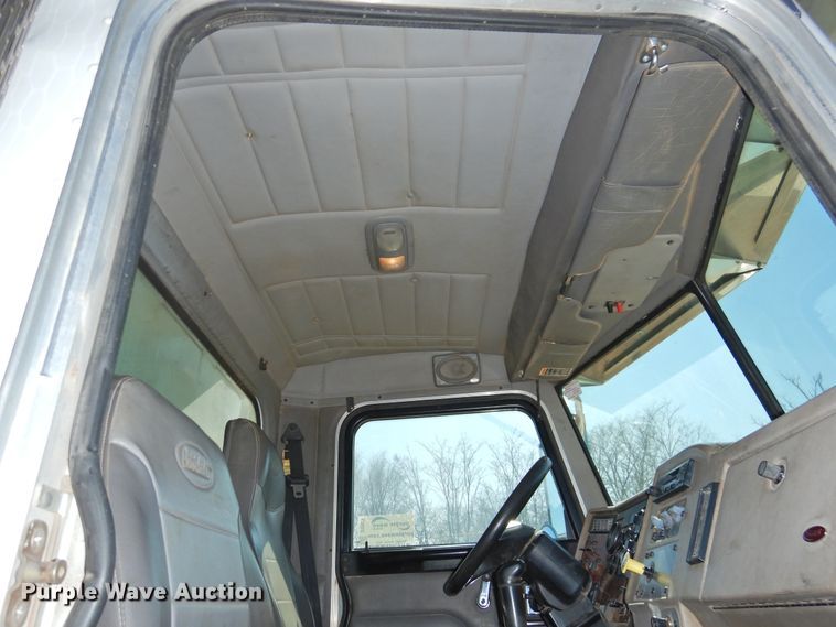 image for item DI0023 2005 Peterbilt 335 dump truck