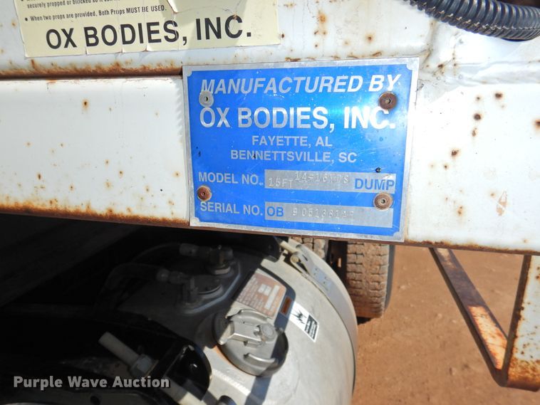 image for item DI0023 2005 Peterbilt 335 dump truck