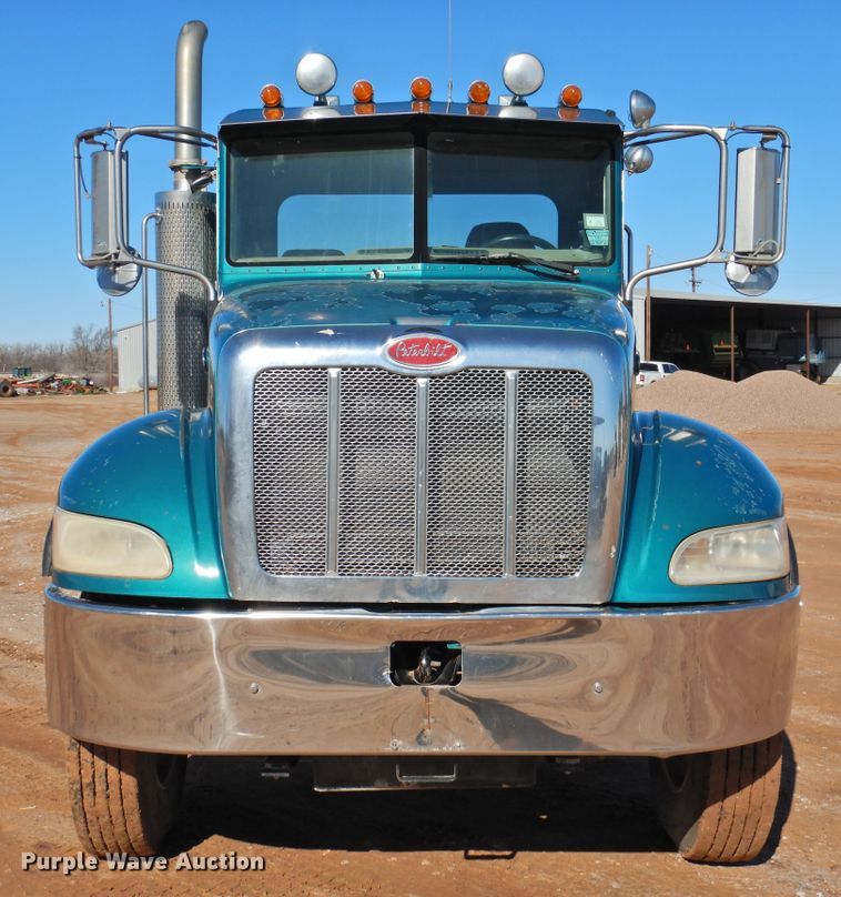 image for item DI0025 2007 Peterbilt 340 semi truck
