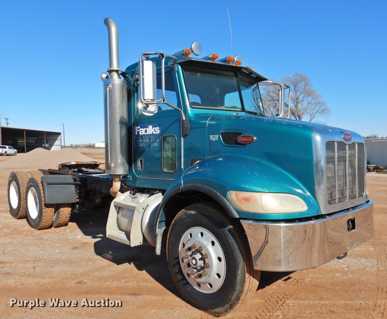 image for item DI0025 2007 Peterbilt 340 semi truck