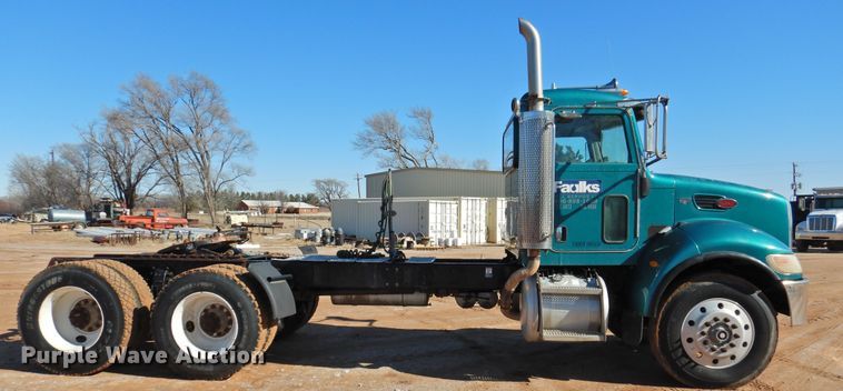 image for item DI0025 2007 Peterbilt 340 semi truck