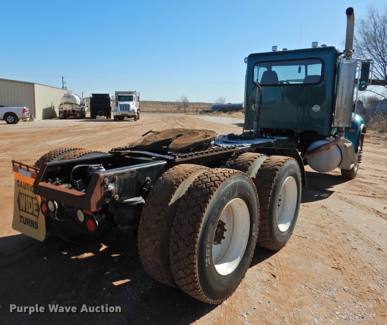 image for item DI0025 2007 Peterbilt 340 semi truck