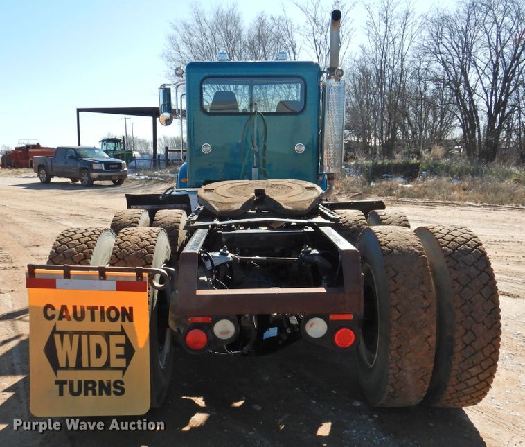 image for item DI0025 2007 Peterbilt 340 semi truck