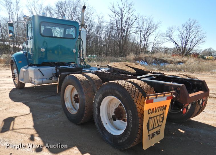 image for item DI0025 2007 Peterbilt 340 semi truck