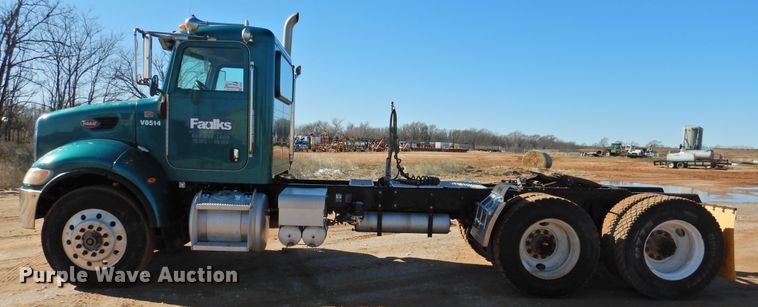 image for item DI0025 2007 Peterbilt 340 semi truck