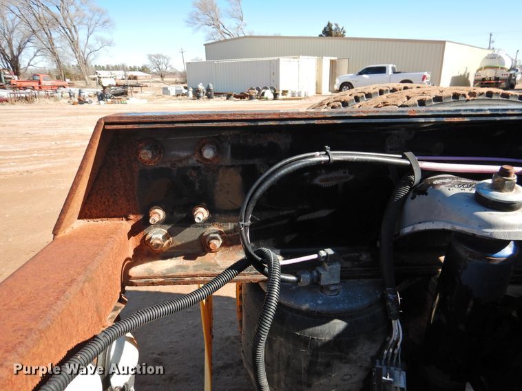 image for item DI0025 2007 Peterbilt 340 semi truck