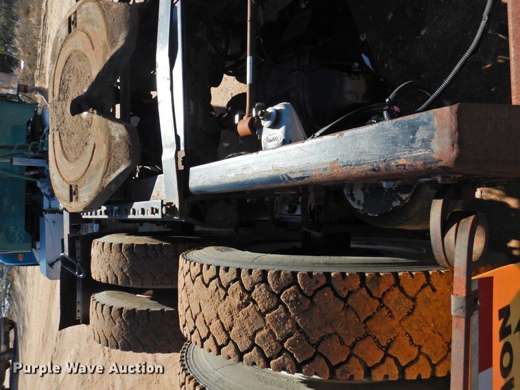 image for item DI0025 2007 Peterbilt 340 semi truck